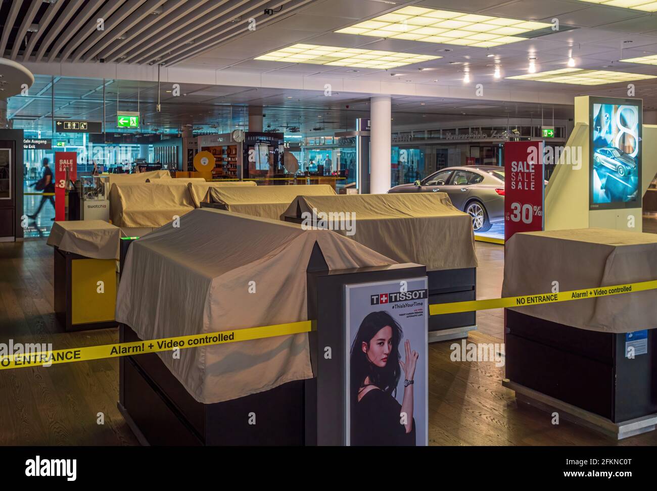 Geschlossene Geschäfte am Flughafen München während der Corona-Krise Stockfoto
