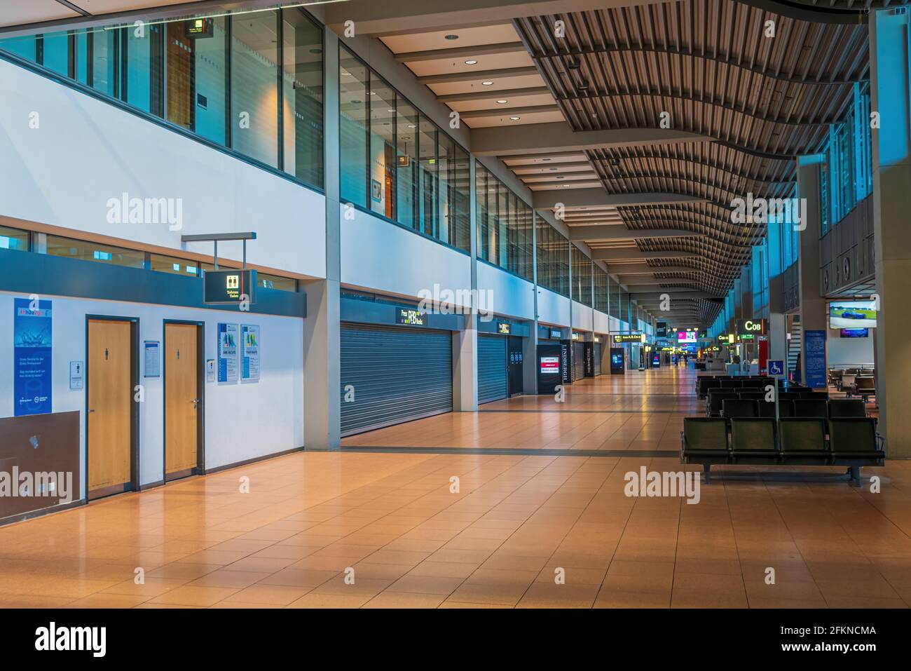 Almot leerer Flughafen Hamburg, Fuhlsbüttel während der Corona-Epidemie Stockfoto