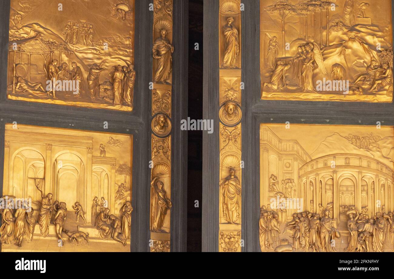 Öffnete die goldenen Tore des Paradieses mit Bibelikonen im Hauptteil Tür des Baptistischen Doms in Florenz Stockfoto