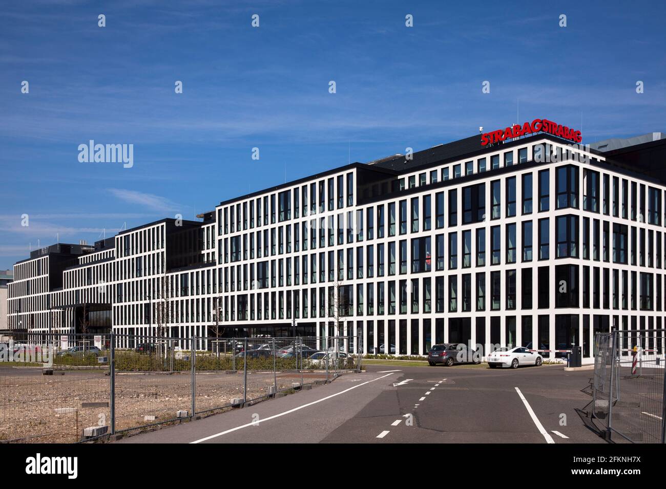 Deutscher Hauptsitz der Baugesellschaft Strabag AG im Stadtteil Deutz, Köln. Deutscher Hauptsitz des Baukonzerns Strabag AG im Stockfoto