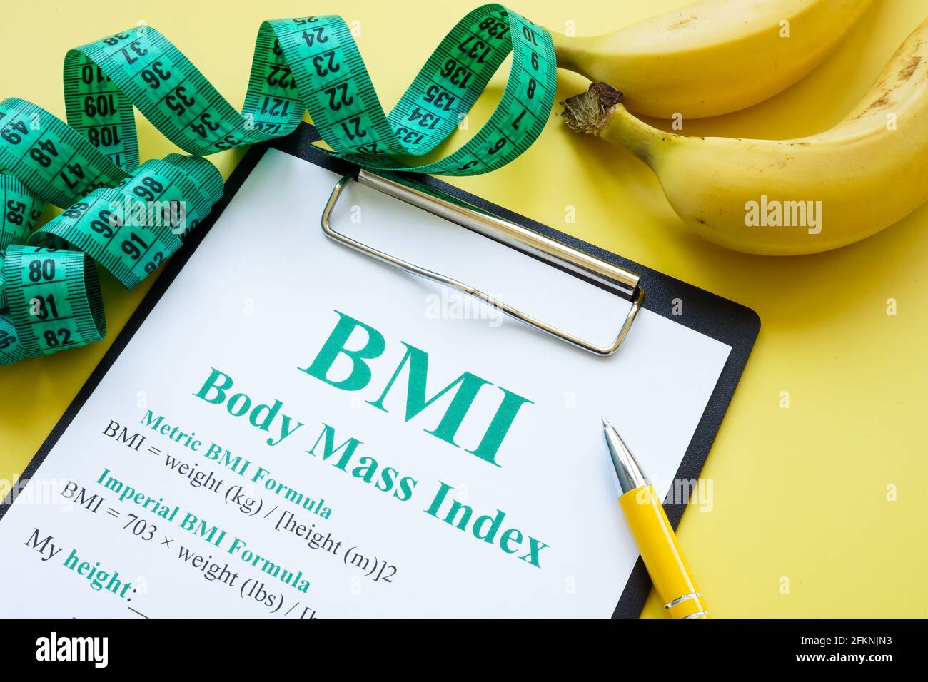 Maßband und BMI Body Mass Index Formel. Stockfoto
