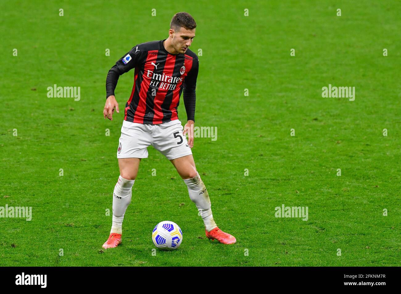 Mailand, Italien. Mai 2021. Diogo Dalot (5) von AC Mailand in der Serie A Spiel zwischen AC Mailand und Benevento in San Siro in Mailand gesehen. (Bildnachweis: Gonzales Photo - Tommaso Fimiano). Stockfoto