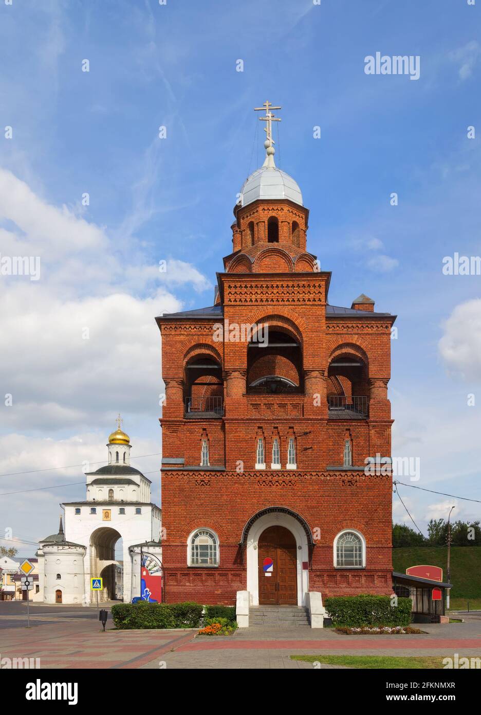Trinity (oder Troitskaya) Kirche und Golden Gate. Wladimir, Russland. Stockfoto