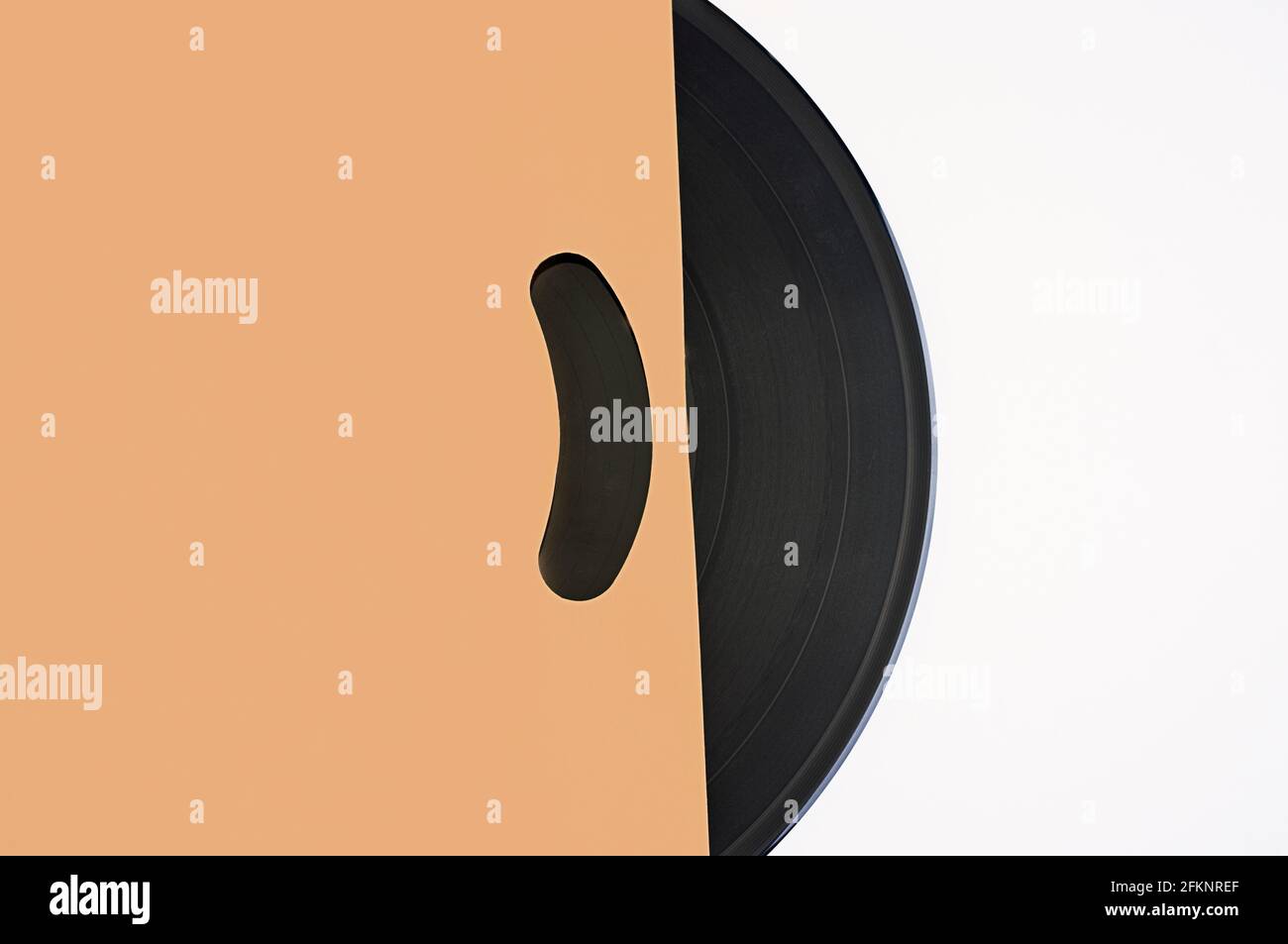 Vinylplatte aus den Achtzigern. Sehr alt, um gute Musik zu hören. Stockfoto