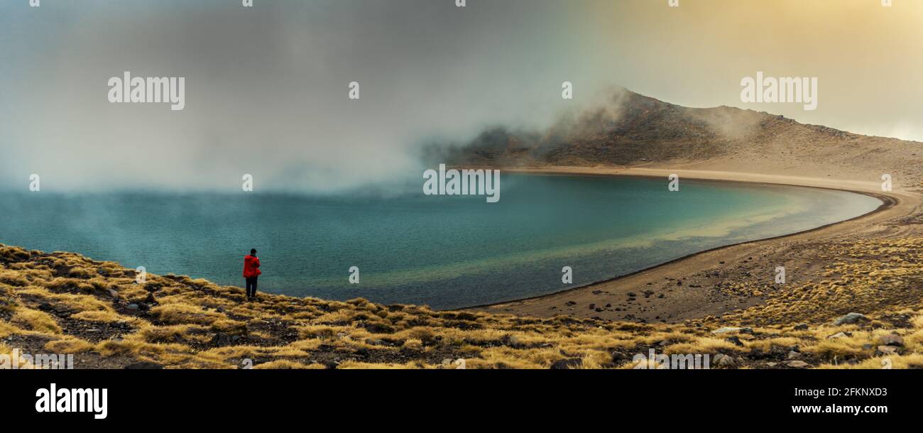 Farbenfroher See in der Nähe des Tongariro Alpine Crossing in Neuseeland Stockfoto