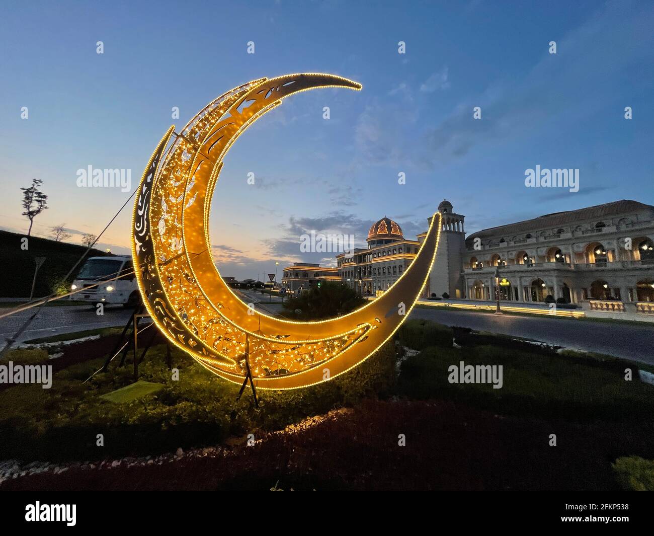 Blick auf die Galleria Lafayette im Katara Cultural Village im Ramadan 2021. Stockfoto