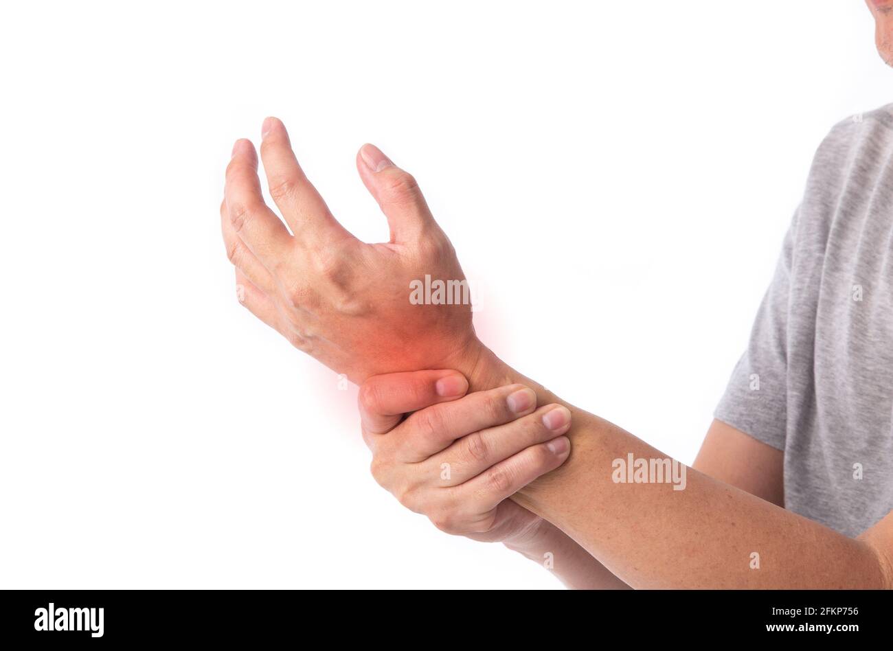 Schmerzen in der Hand. Verstauchung und Arthritis Symptome. Mann mittleren Alters hält seine