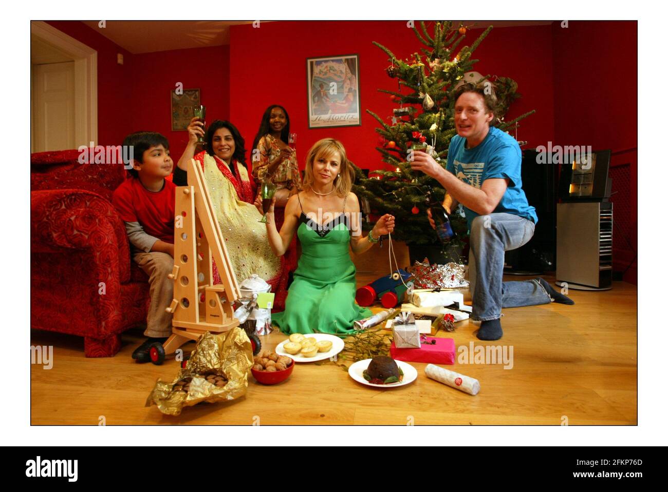 Julia Stephenson mit einem grünen Weihnachten.pic David Sandison 8/12/2005 Stockfoto