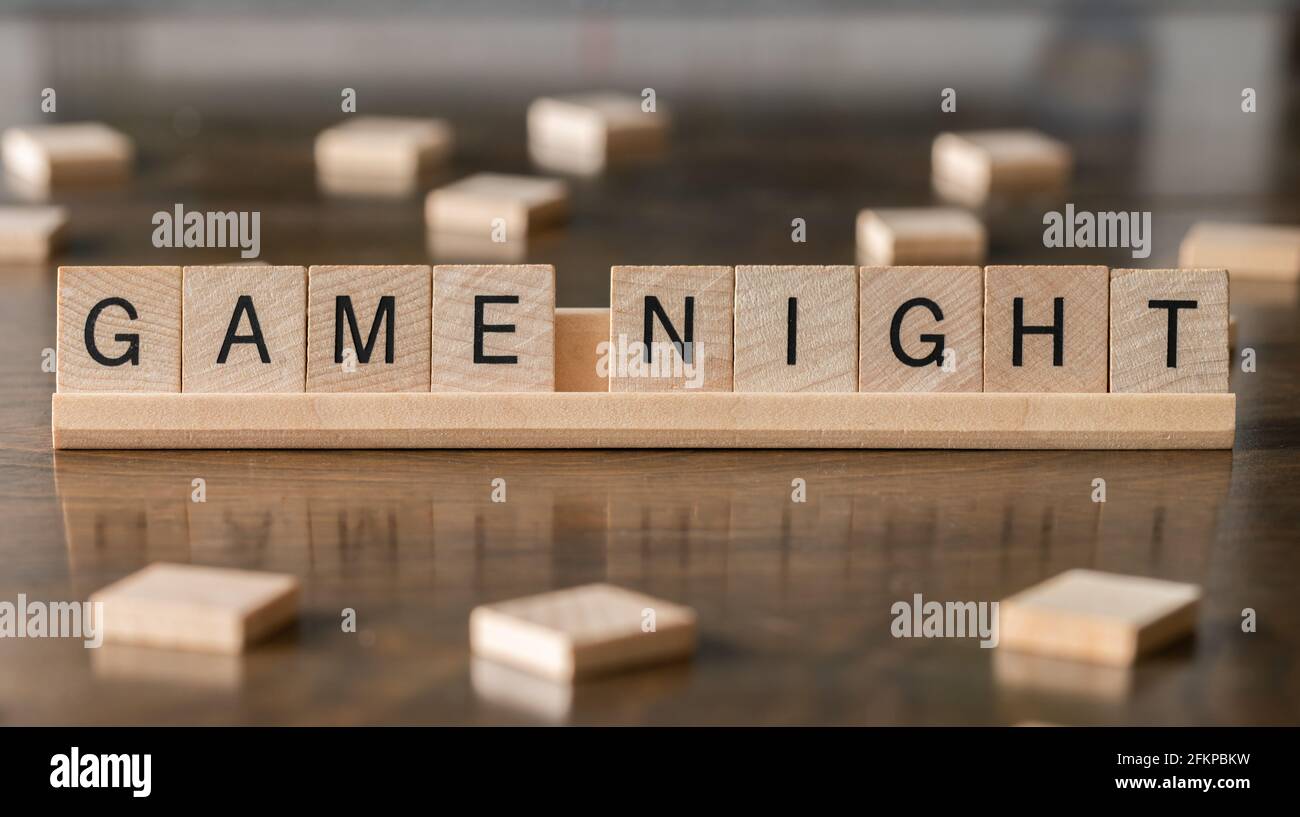 Holzfliesen Mit Der Aufschrift „Game Night“ Stockfoto