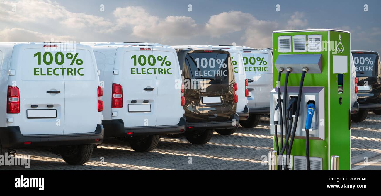 Ladestation für Elektrofahrzeuge auf dem Hintergrund einer Reihe von Lieferwagen. Umweltfreundliches Transportkonzept Stockfoto