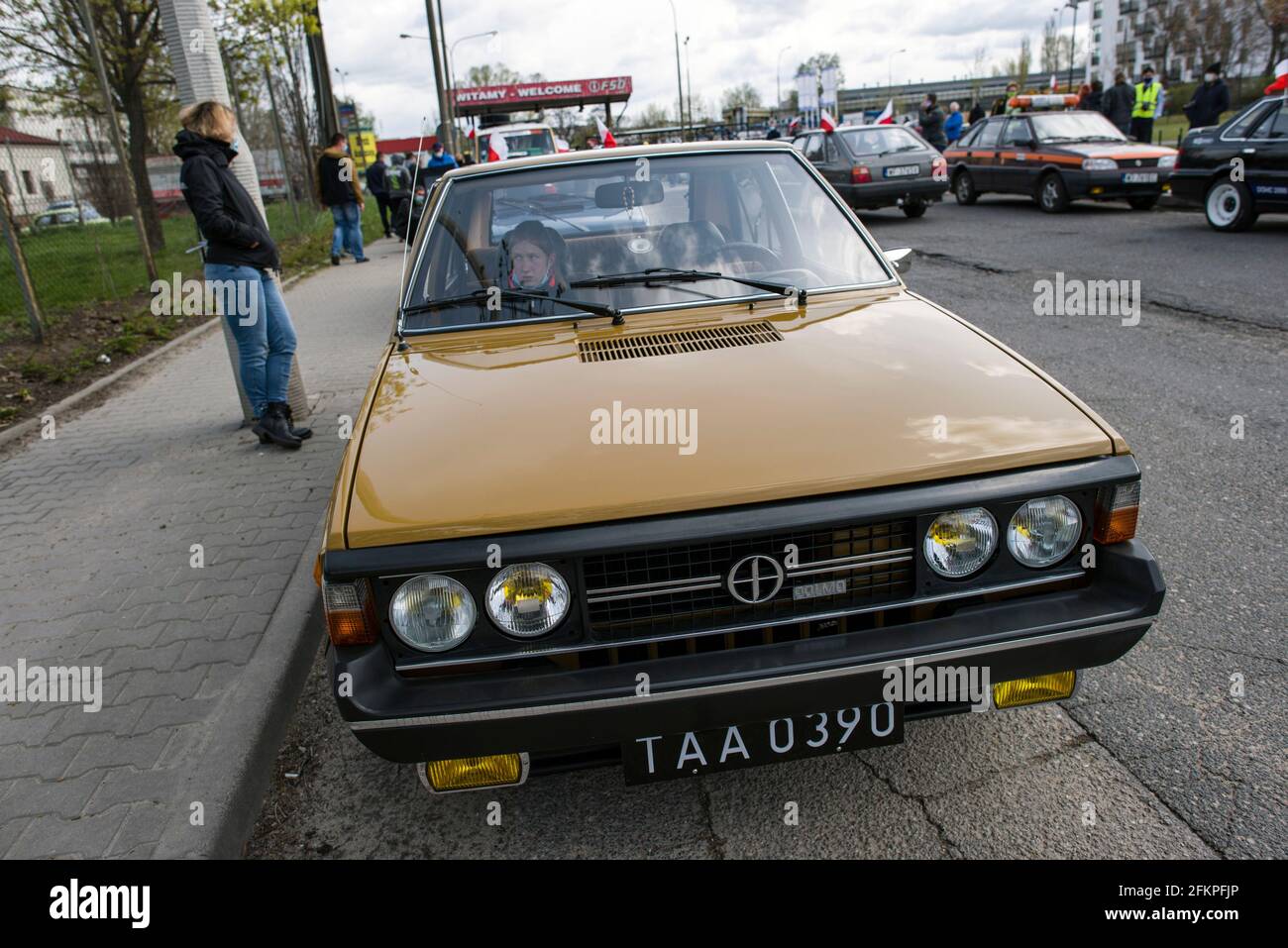 Ein klassischer Polonez wird während der Rallye vor der FSO (Pkw-Fabrik) in Warschau präsentiert.Sammler und Besitzer von Automobilfahrzeugen, die als Polonez bekannt sind, feierten den 43. Geburtstag des Autos in Warschau. Der FSO Polonez ist ein Kraftfahrzeug, das in Polen in Zusammenarbeit mit Fiat entwickelt und von Fabryka Samochodów Osobowych (Pkw-Fabrik) - besser bekannt als FSO - von 1978 bis 2002 produziert wurde. Es war ein neues Design von Giorgetto Giugiaro. Das Fahrzeug war ein absoluter Hit der kommunistischen Zeiten in Polen, auch im sogenannten Ostblock sehr berühmt. Stockfoto