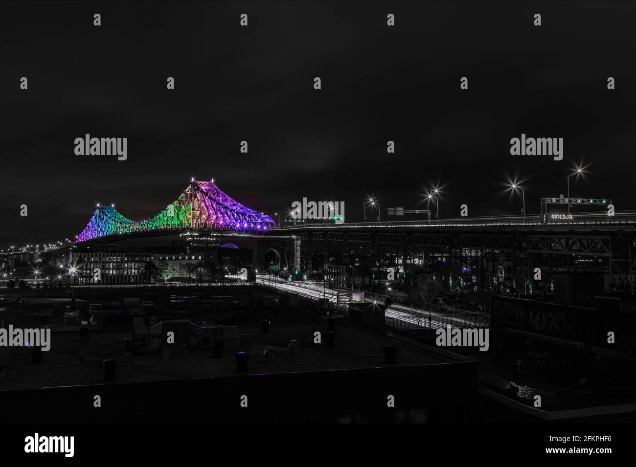 Jacques Cartier Brücke bei Nacht mit Lichtern Stockfoto