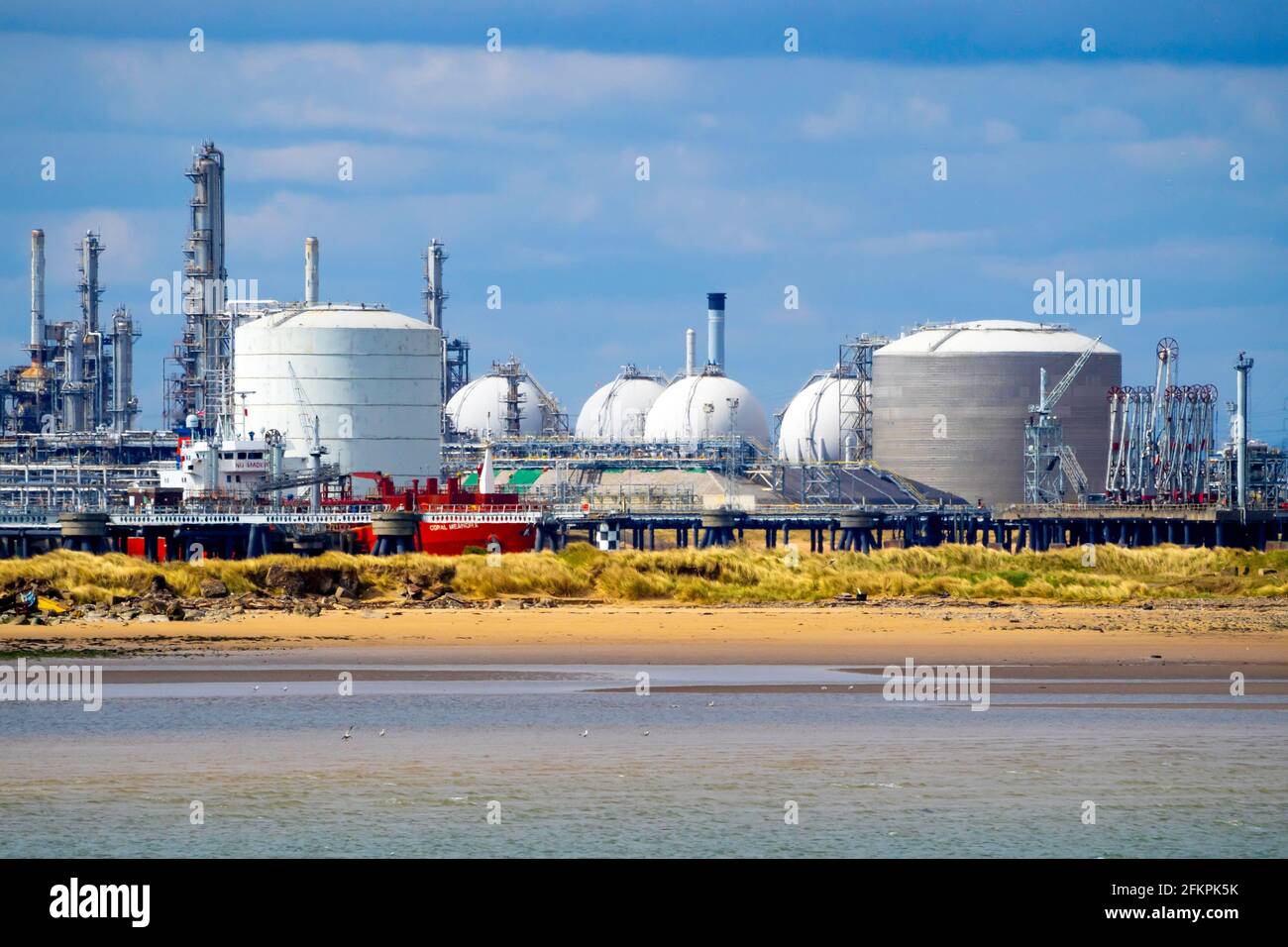 Teesside Ölraffinerie wird jetzt als Lager- und Umschlagplatz genutzt Anlage für Öl und Gas Kohlenwasserstoff-Produkte Schiff Coral Meandra Wird geladen Stockfoto