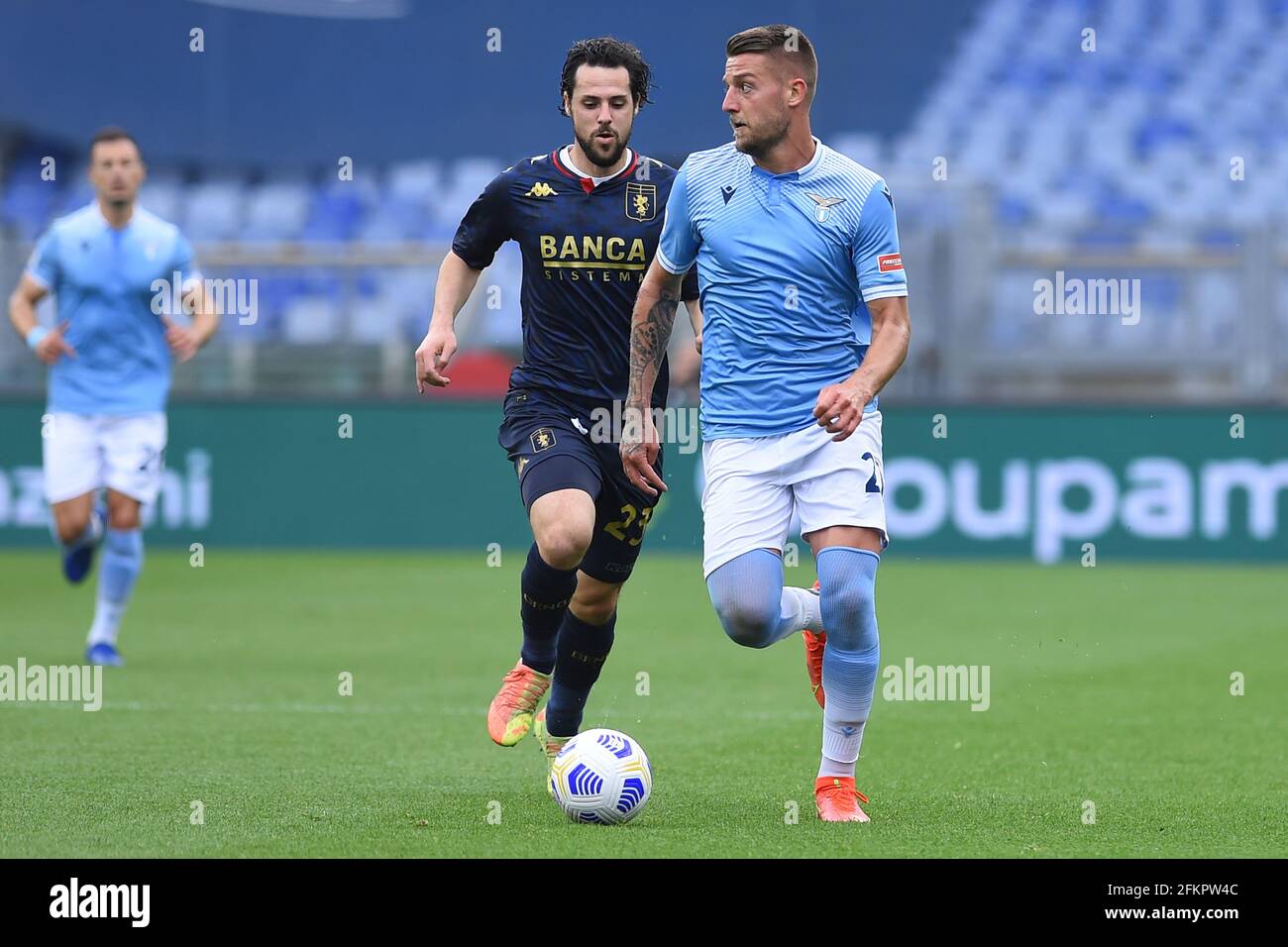 Rom, Italien. Mai 2021. Sergej Milinkovic-Savic von SS Lazio während des Fußballspiels der Serie A League zwischen Latium und Genua im Olimpico-Stadion in Rom, Italien, 2. Mai 2021. (Foto Roberto Ramaccia/INA Photo Agency) Quelle: SIPA USA/Alamy Live News Stockfoto