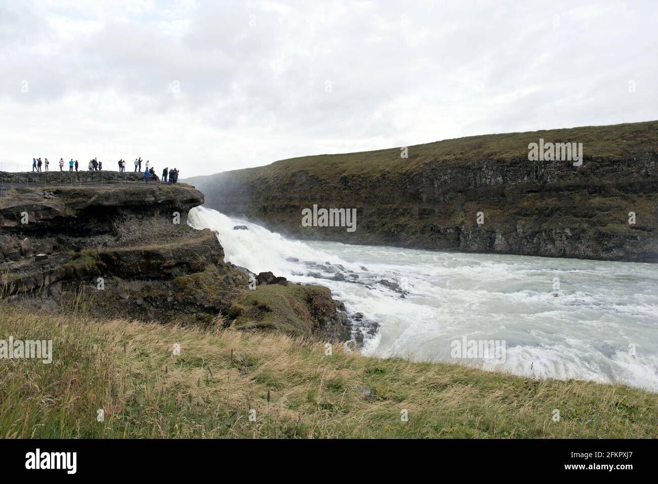 Der Wasserfall Gullfoss in der Schlucht des Hvita-Flusses ist eine wichtige Touristenattraktion im Südwesten Islands. Stockfoto