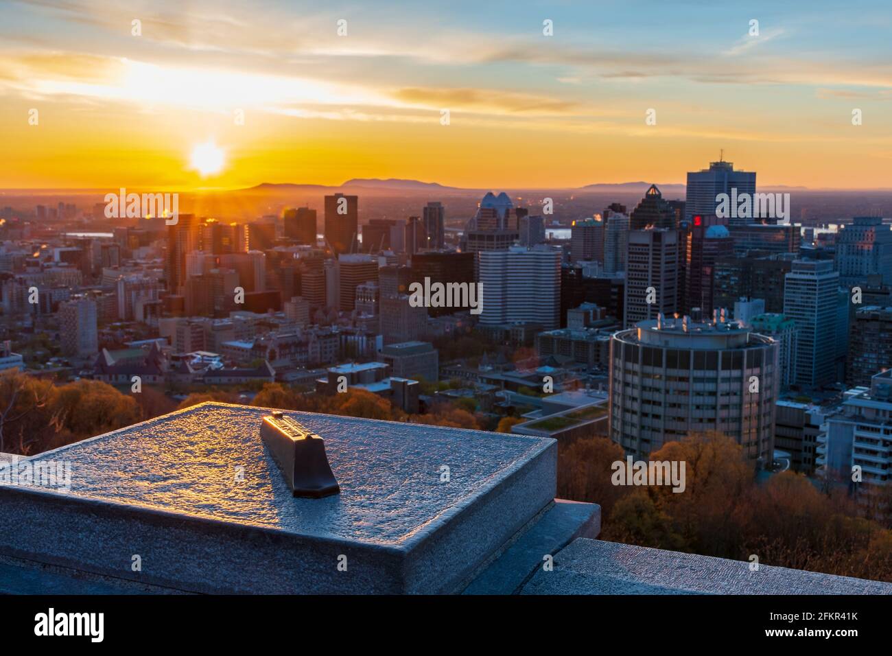 Wunderschöner Blick auf den Sonnenaufgang vom Kondiaronk belvedere in Montreal, Kanada Stockfoto