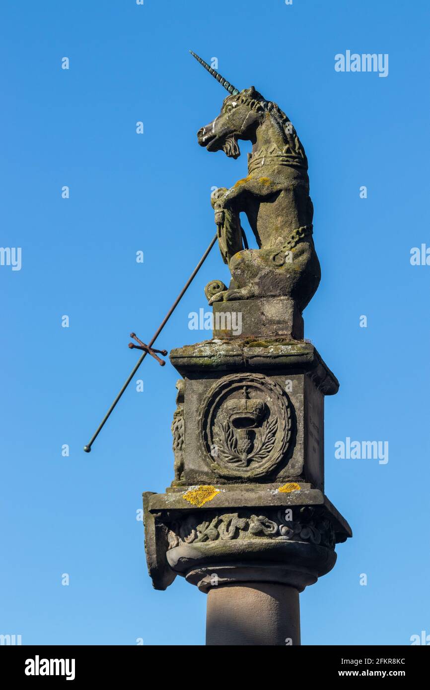 Einhorn auf dem Mercat Cross in Dunfermline, Fife, Schottland Stockfoto