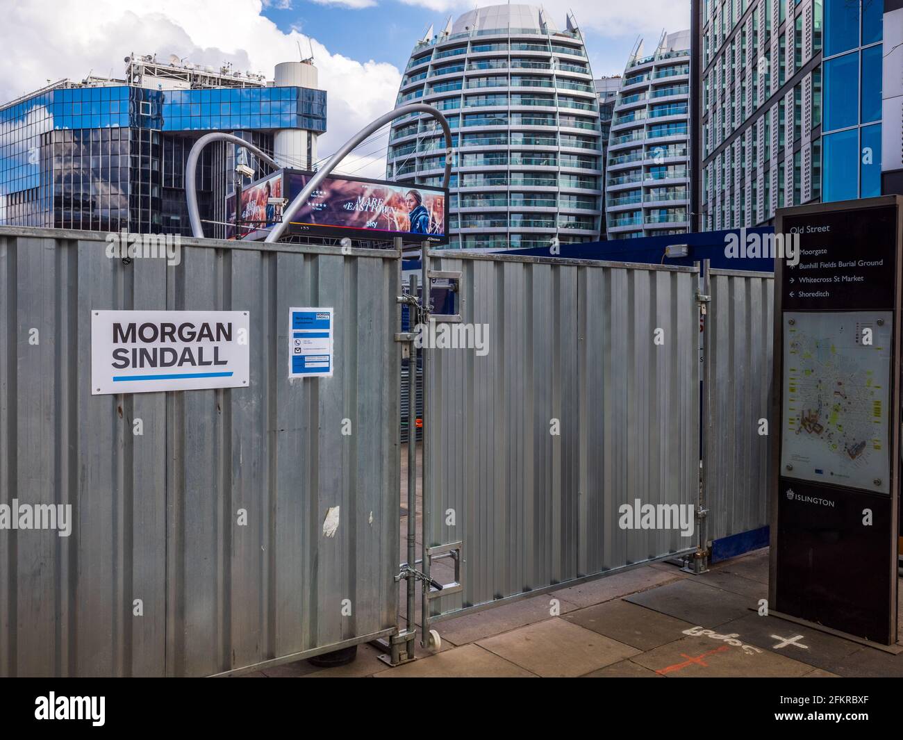 Morgan Sindall Building Site Old Street Roundabout Shoreditch London. Morgan Sindall Group plc ist ein britisches Bauunternehmen, das 1977 gegründet wurde. Stockfoto