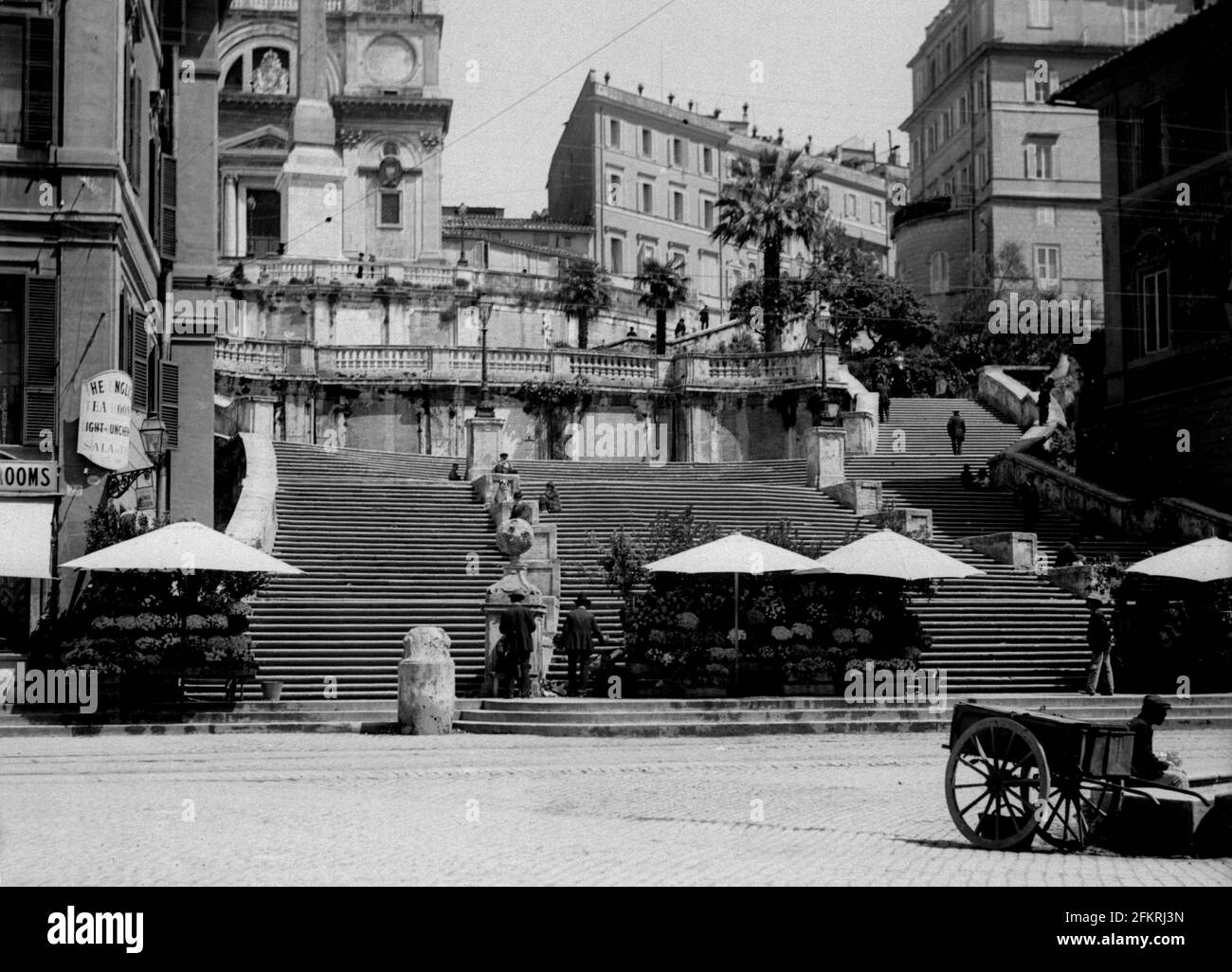 AJAXNETPHOTO. ca. 1908 -14. ROM, ITALIEN. - GRAND TOUR ALBUM; SCANS VON ORIGINAL IMPERIAL GLAS NEGATIVE - SPANISCHE TREPPE; ENGLISCHES TEAM ZIMMER GANZ LINKS. FOTOGRAF: UNBEKANNT. QUELLE: AJAX VINTAGE PICTURE LIBRARY COLLECTION.CREDIT: AJAX VINTAGE PICTURE LIBRARY. REF; 1900 2 12 Stockfoto