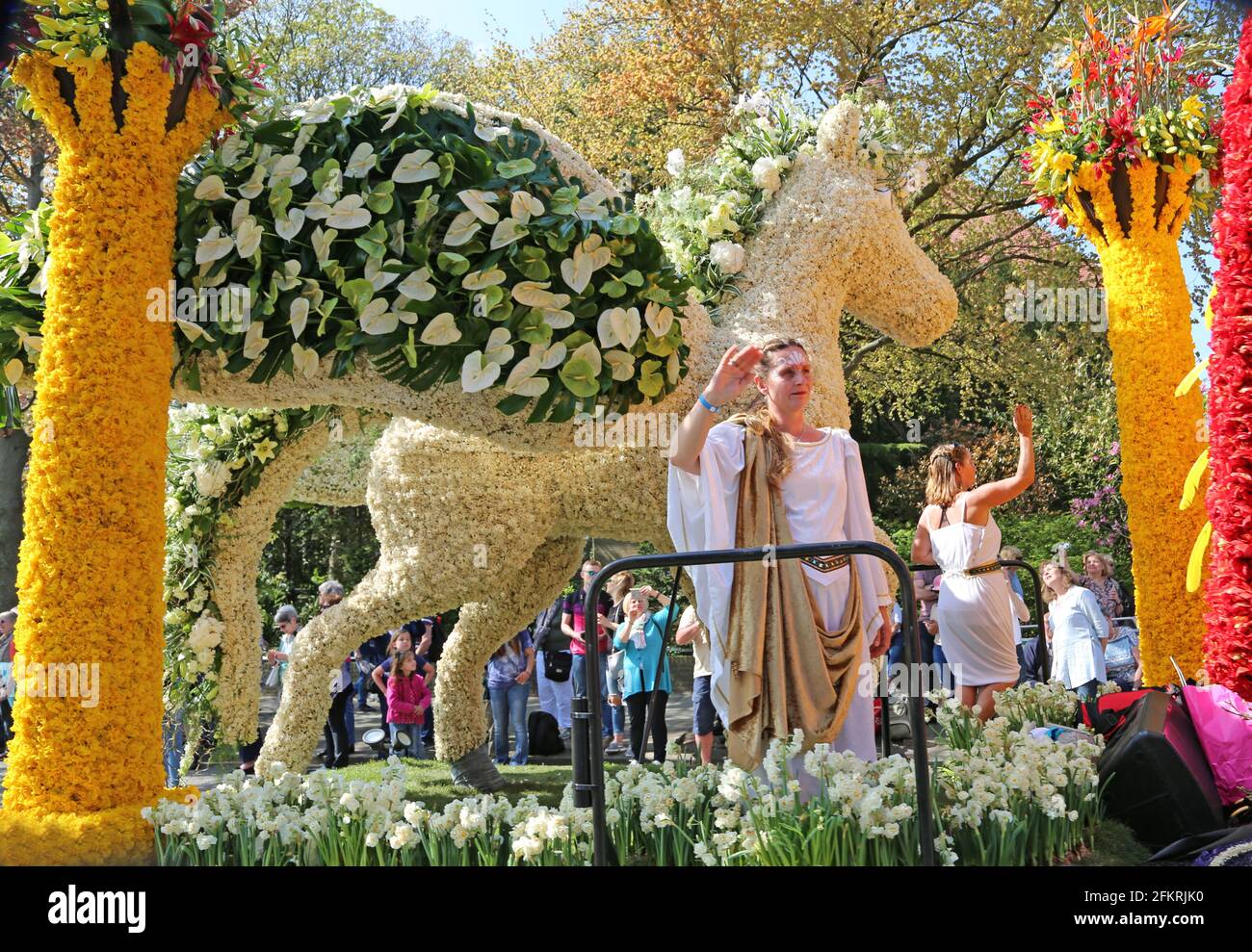 Sassenheim, Niederlande – 21. April 2018: 100 Jahre Bloemencorso Bollenstreek Blumenparade traditioneller Volksfeiertag Stockfoto