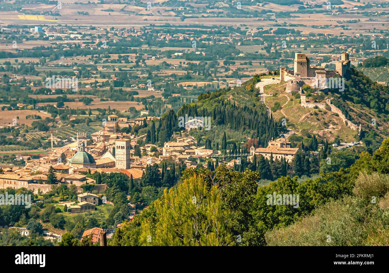 Erhöhter Blick über das Stadtzentrum von Assisi in Umbrien, Italien Stockfoto