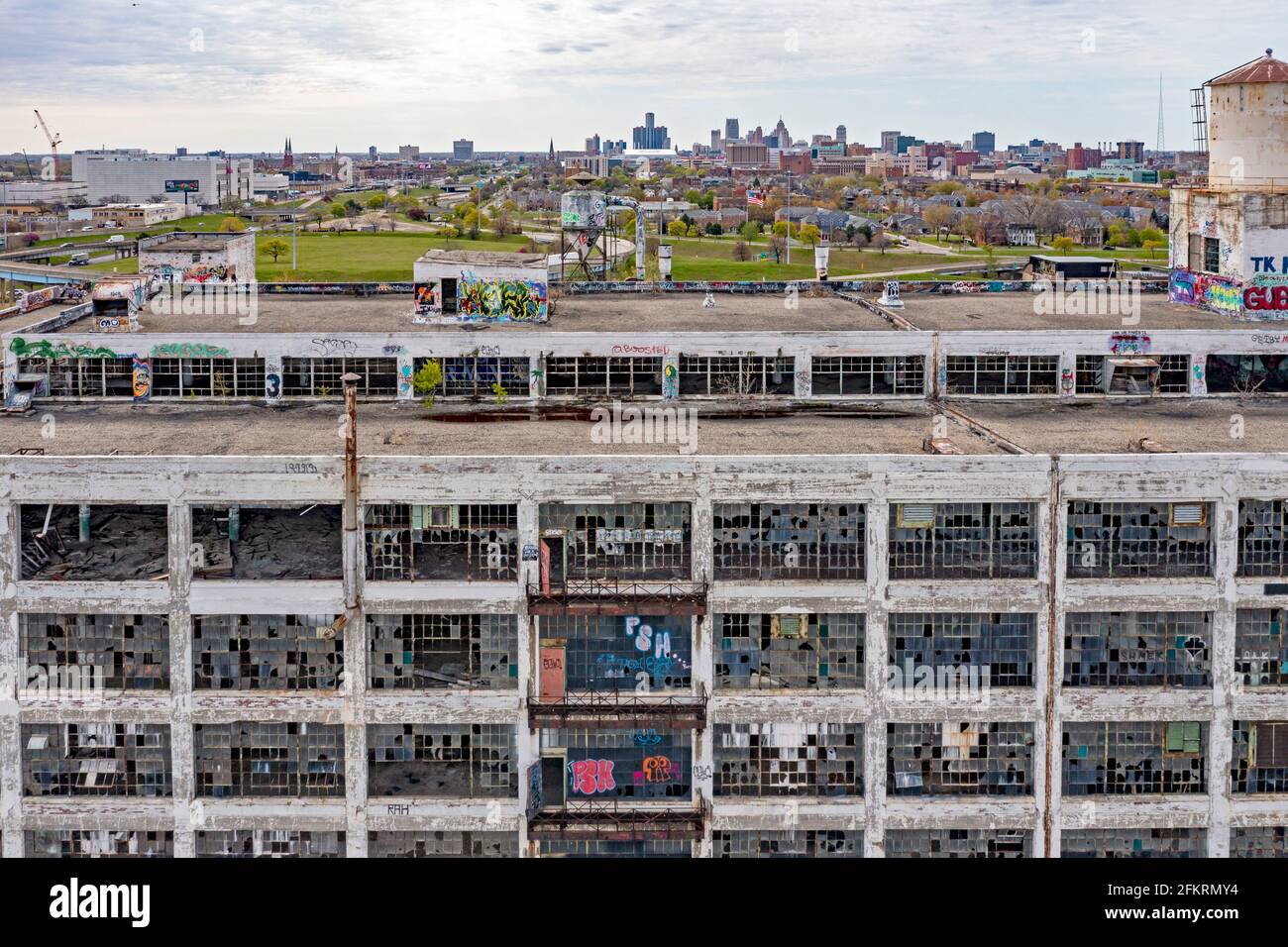 Detroit, Michigan - das Äußere des verlassenen Fisher Body 21 Automobilwerks. Die Fabrik wurde 1919 eröffnet, bis 1984 betrieben und wurde aufgegeben Stockfoto