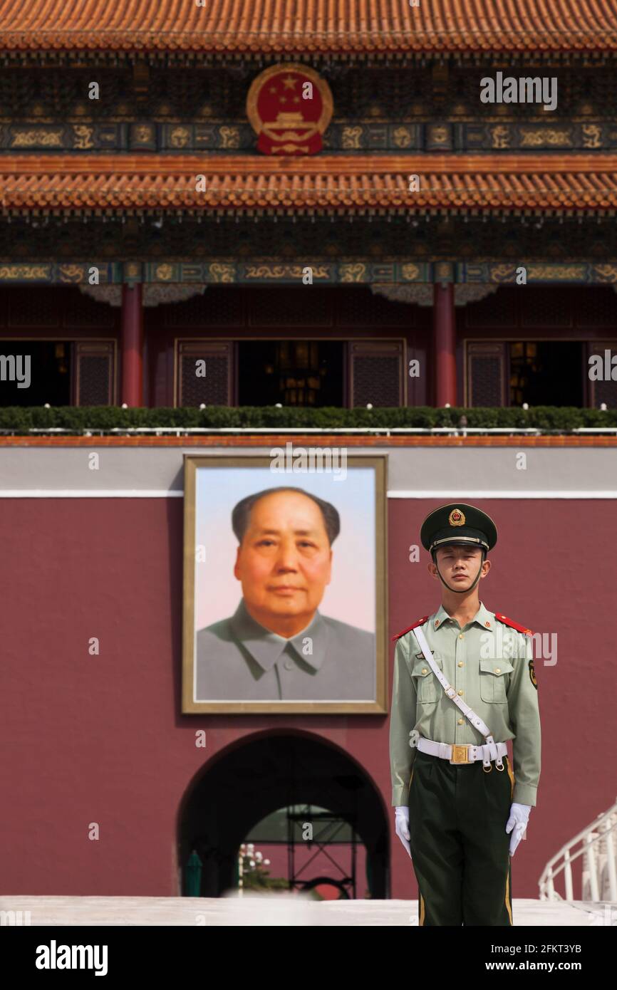 Polizist vor dem Tiananman Platz Stockfoto