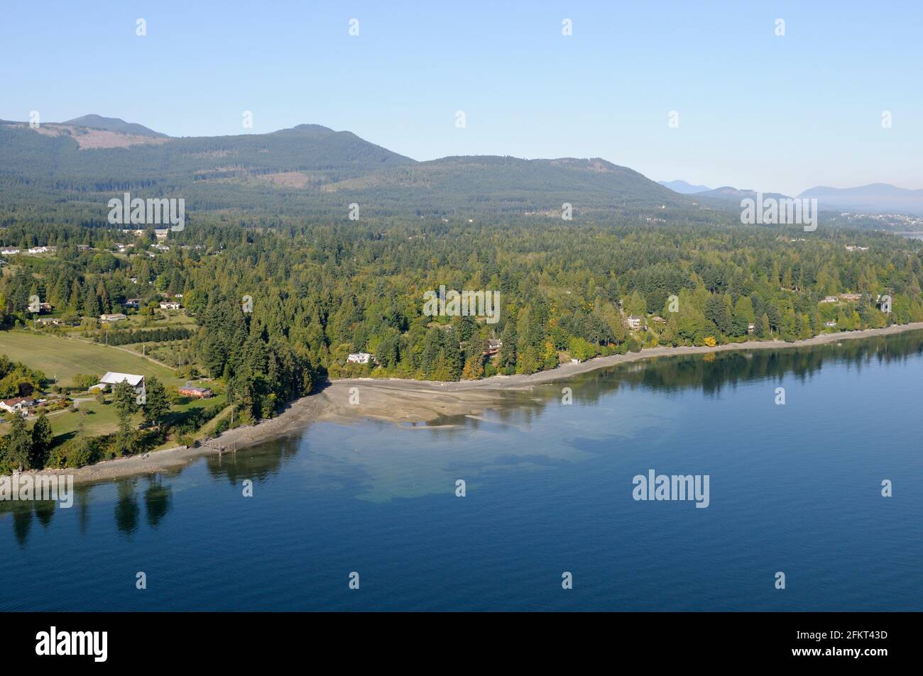 Luftaufnahme der Mündung des Porter Creek mit Blick nach Norden in Richtung Ladysmith, Chemainus, Vancouver Island, British Columbia, Kanada. Stockfoto