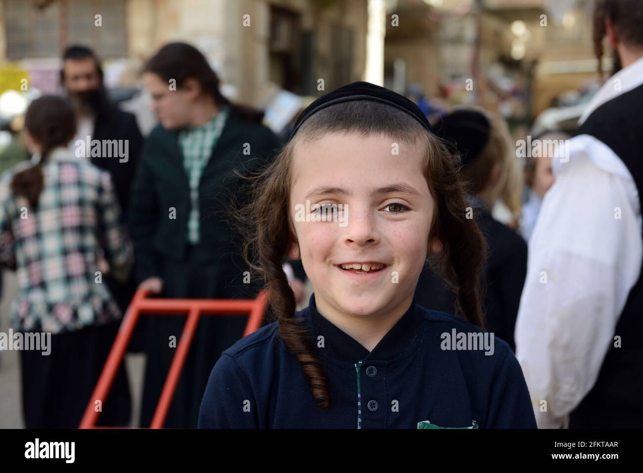 Jüdische ultra-orthodoxe Jungen im Mea Shearim-Viertel in Jerusalem, Israel. Stockfoto