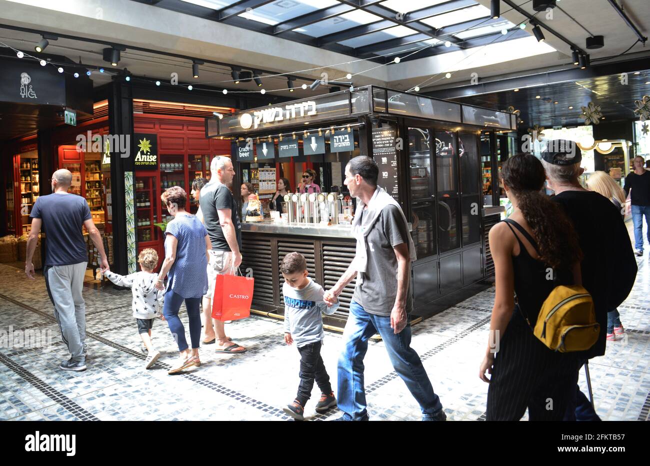 Der lebhafte Sarona-Markt in Tel Aviv, Israel. Stockfoto