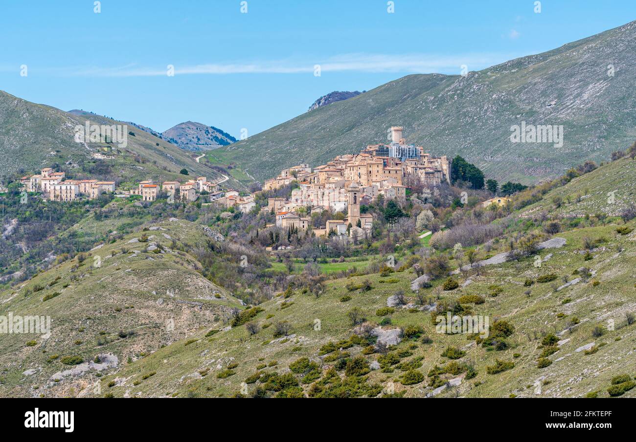 Landschaftlich reizvolle Sehenswürdigkeit in Santo Stefano di Sessanio, Provinz L'Aquila, Abruzzen, Mittelitalien. Stockfoto