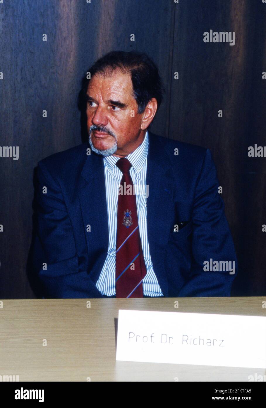 Professor Doktor Richartz beim Prozess gegen Giftgasmanager vor dem Landgericht in Darmstadt, Deutschland 1992. Stockfoto