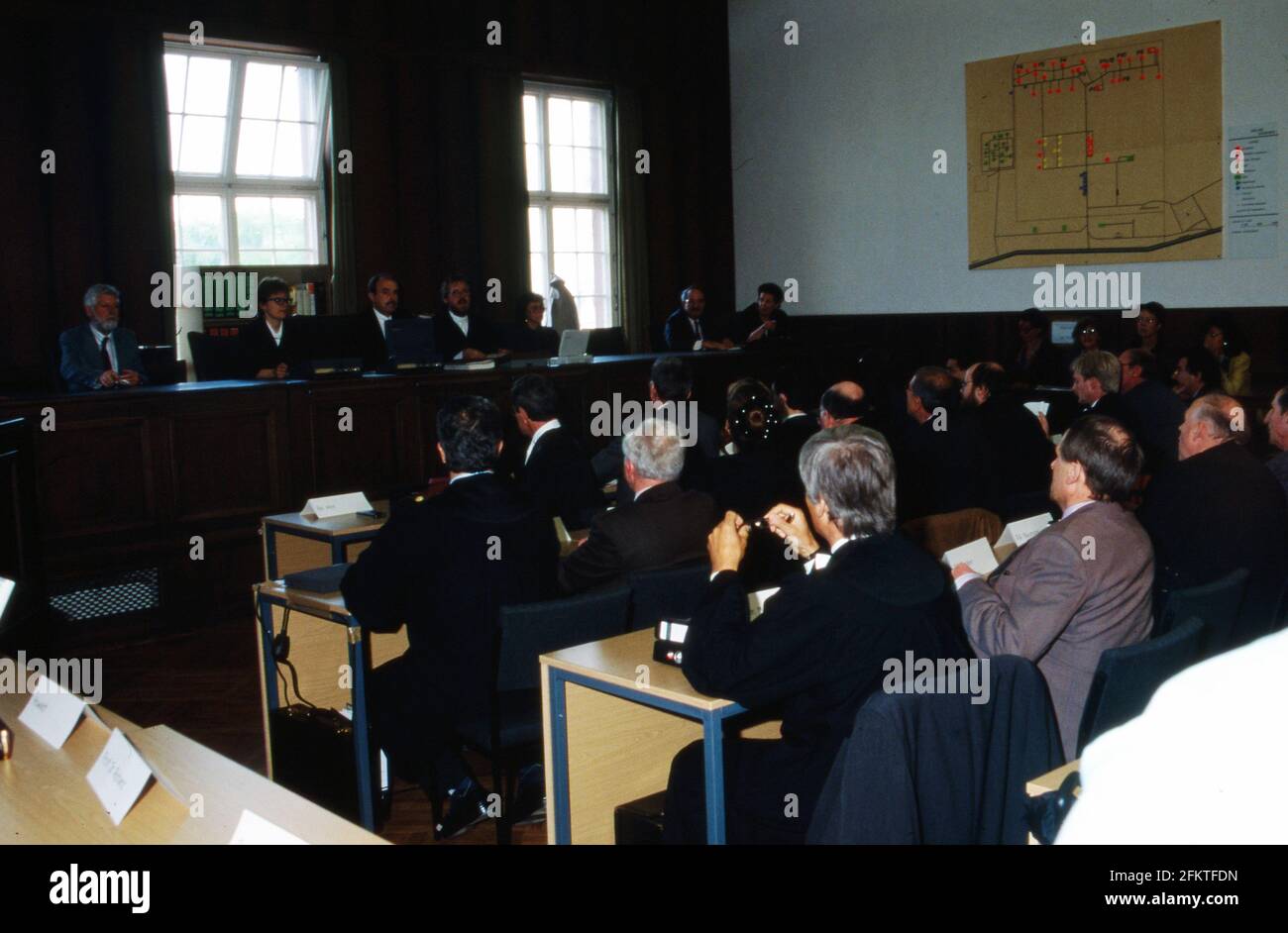 Beim Prozess gegen Giftgasmanager vor dem Landgericht in Darmstadt, Deutschland 1992. Stockfoto