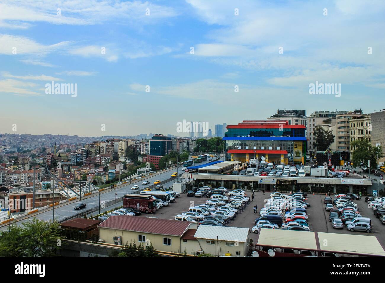 Istanbul, Türkei - 13. Mai 2013: Blick auf die Stadt vom Zimmer des Marmara Pera Hotels Stockfoto