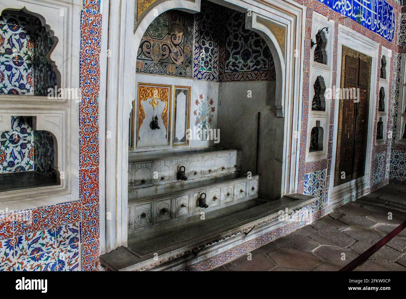 Istanbul, Türkei - 13. Mai 2013: Brunnendetail im Harem im Topkapi-Palast Stockfoto