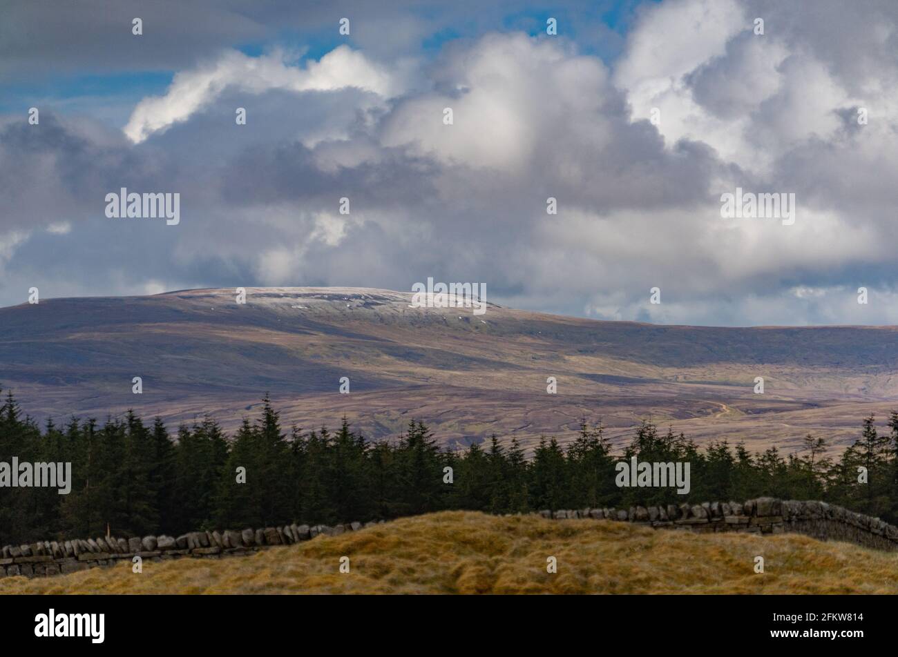 Schnee auf Cross fiel Ende April 2021 Stockfoto