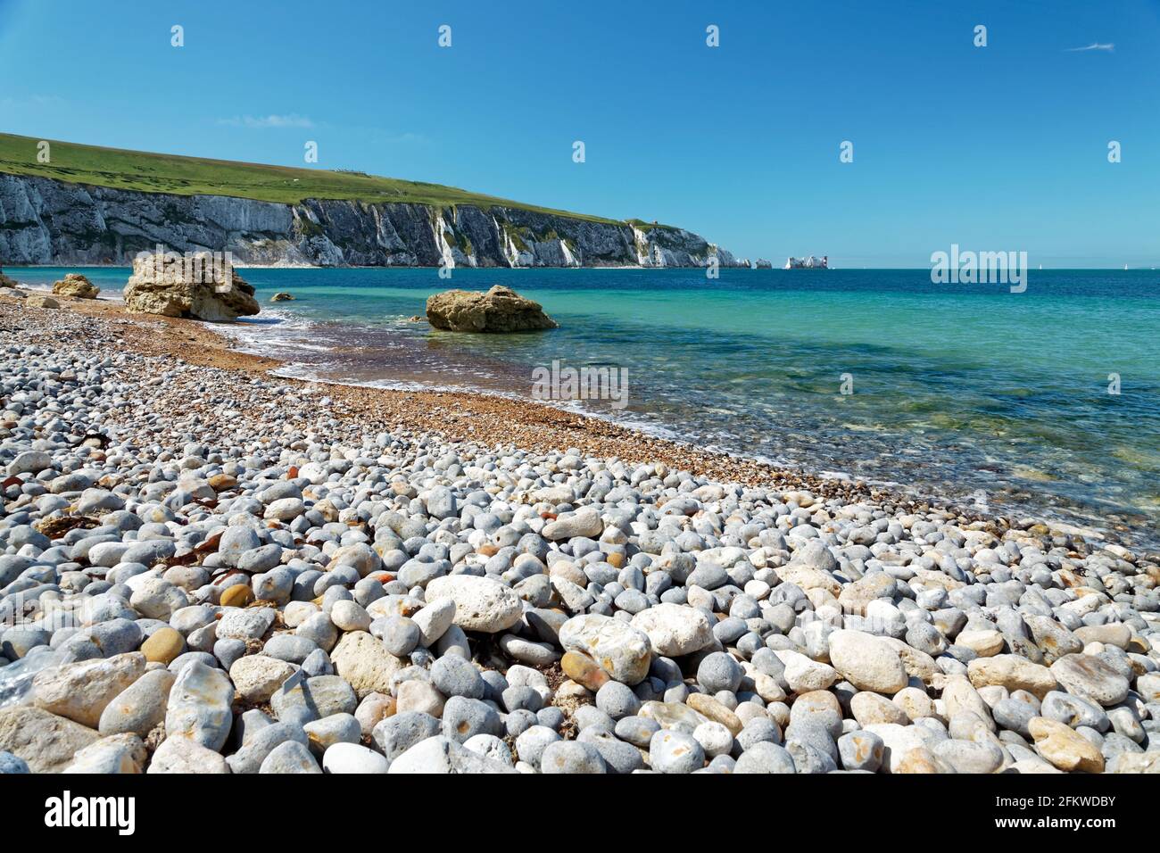 Der Strand von Alum Bay mit Blick auf die Needles auf der Isle of wight. Stockfoto