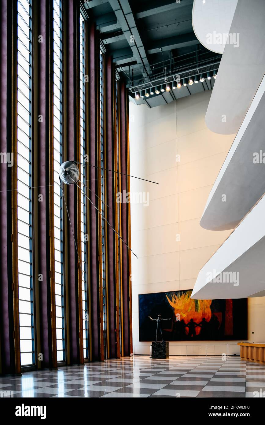 New York City, USA - 21. Juni 2018: Haupthalle mit Sputnik I, dem ersten künstlichen Erdsatelliten, im Hauptsitz der Vereinten Nationen in New York City Stockfoto
