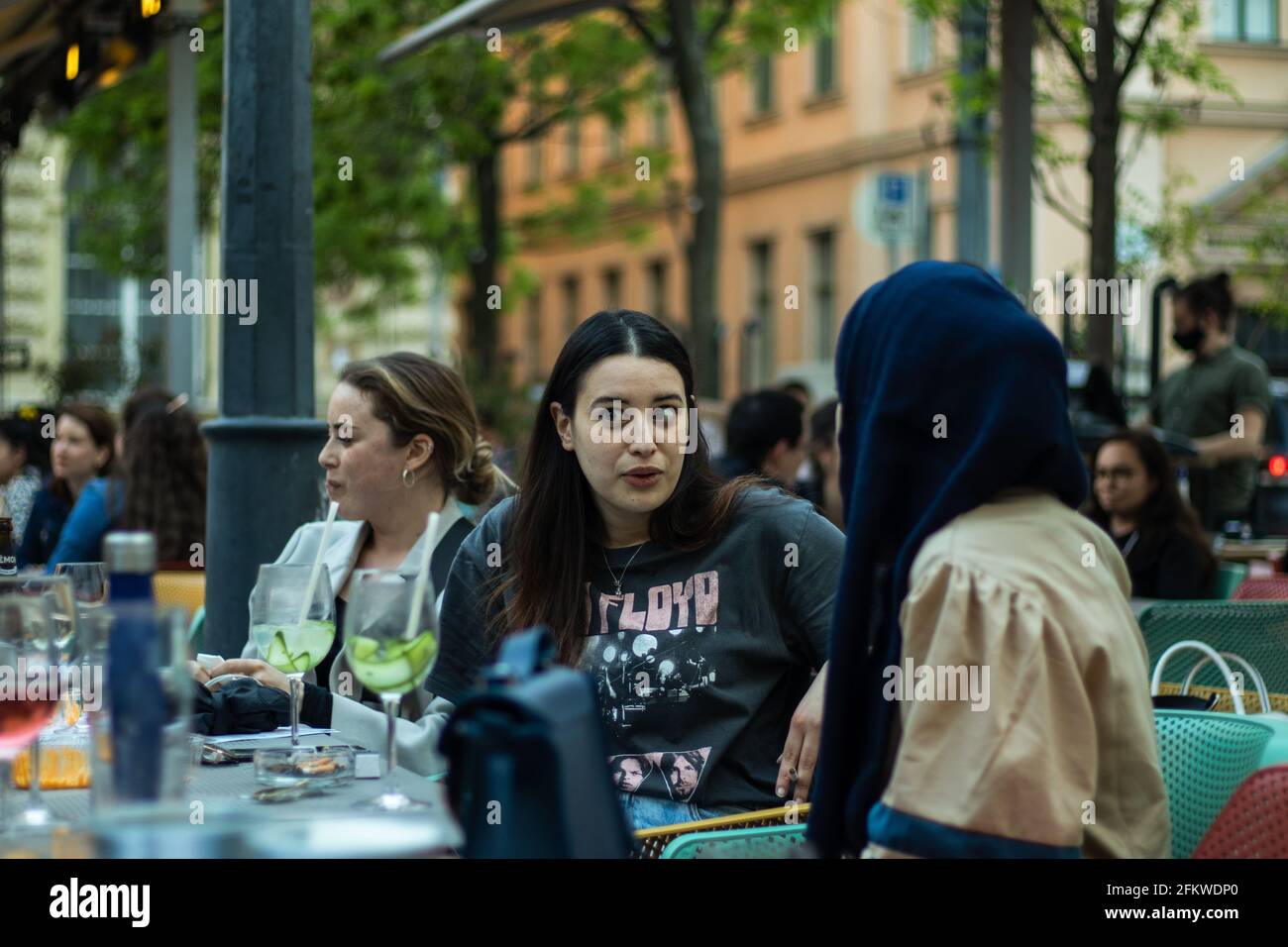 Budapest, Ungarn 30. April 2021: Diverse eröffnete Bars im Ramadan in Budapest Ungarn Stockfoto