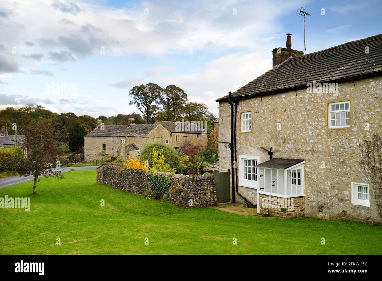 Wunderschöne Aussicht auf Airton, einem kleinen Dorf und einer Bürgergemeinde im Craven-Distrikt von North Yorkshire, England. Stockfoto