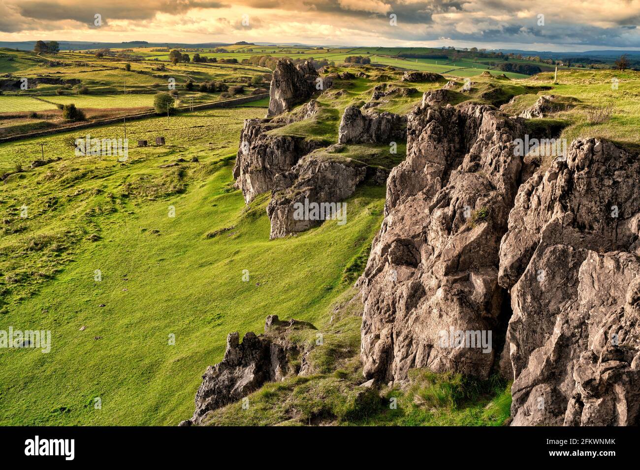 Herbsthimmel bei Harborough Rocks Stockfoto