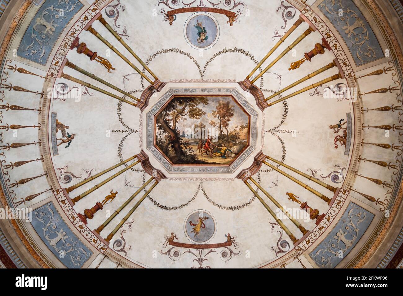 Nahaufnahme eines wunderschönen Freskenbemalung an der Decke des alten Palastes in Rom Stockfoto