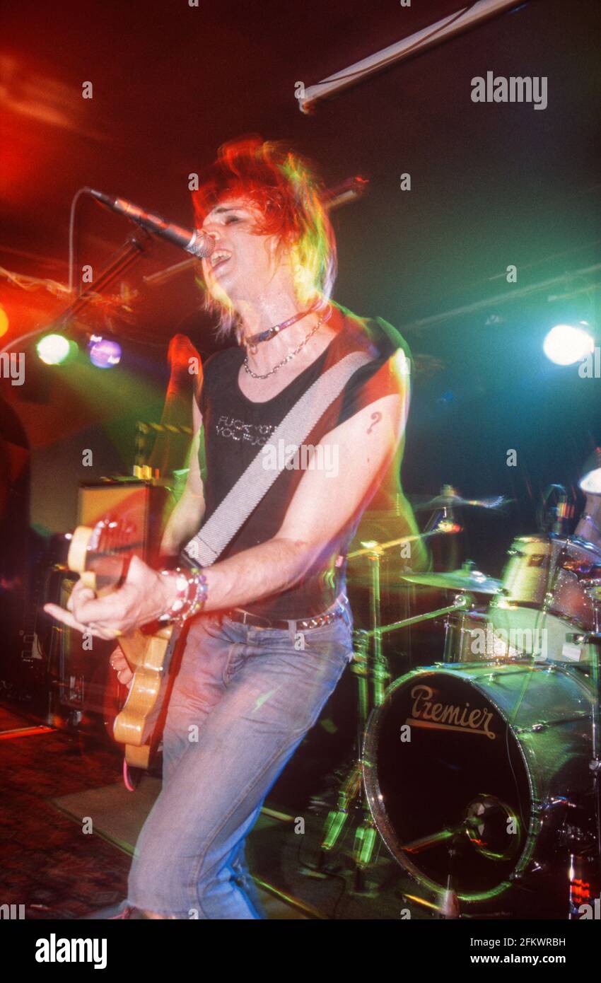 King Adora tritt am 20. September 2000 bei Chinnerys auf, Southend-on-Sea, Essex, Großbritannien. Stockfoto