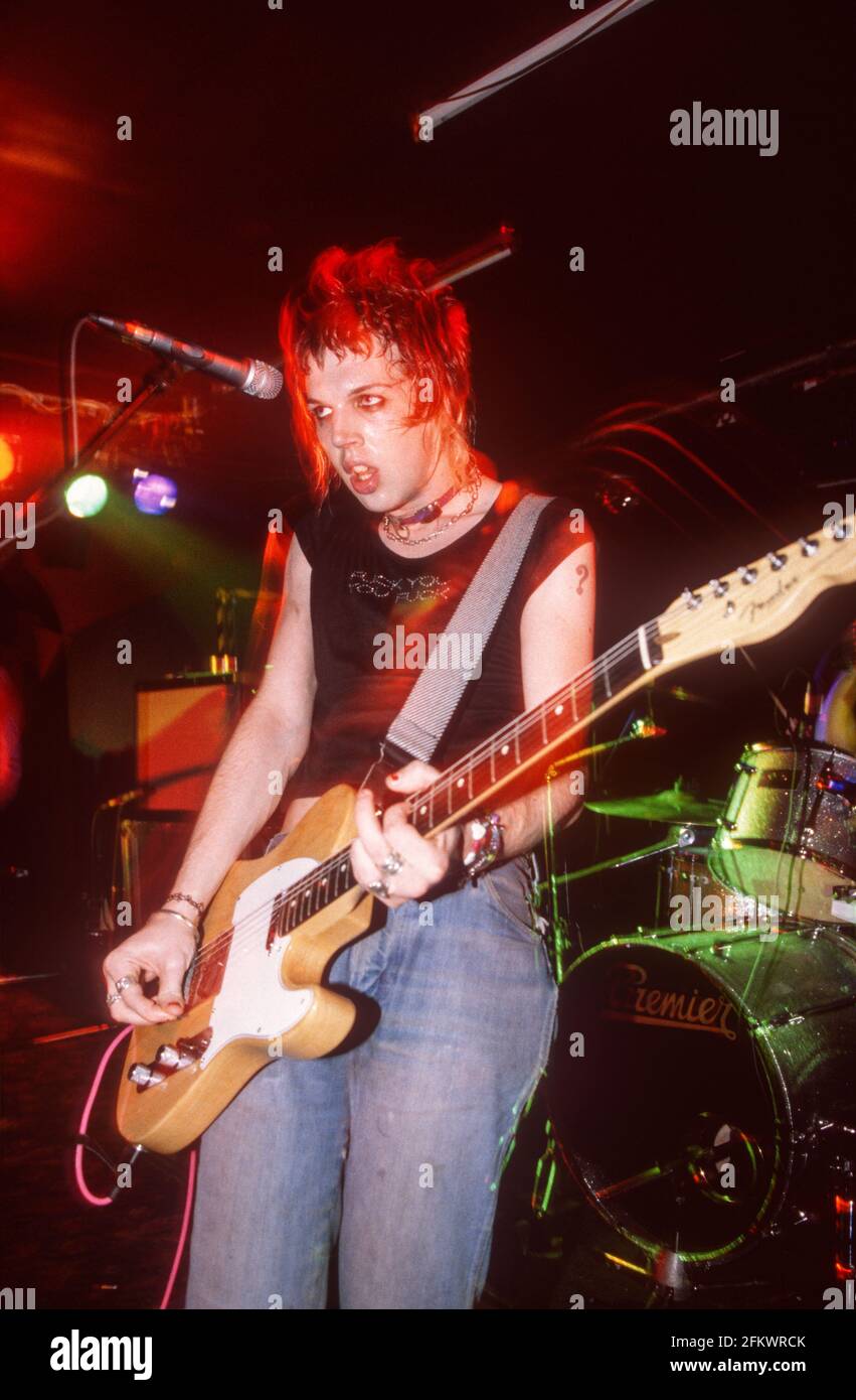 King Adora tritt am 20. September 2000 bei Chinnerys auf, Southend-on-Sea, Essex, Großbritannien. Stockfoto