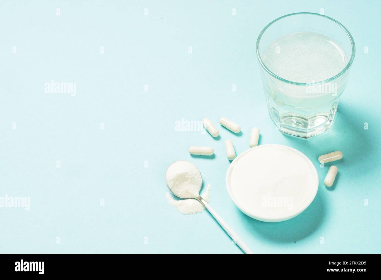 Collagen Pulver Getränk, Nahrungsergänzungsmittel bei blau. Stockfoto