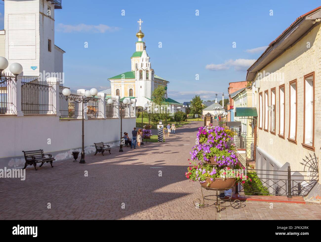 Vladimir, Russland - 9. August 2017: Spasskaya Straße im historischen Zentrum der Stadt. Stockfoto