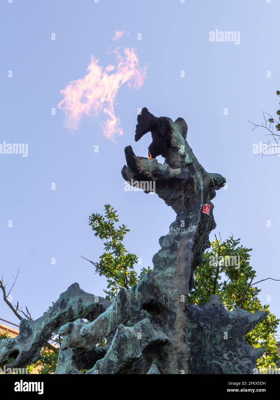 Feuer Atmender Wawel Dragon, Krakau, Polen Stockfoto