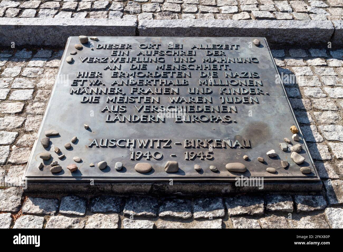 Plaque At Auschwitz Birkenau Concentration Camp Fotos Und Plaque At Auschwitz Birkenau Concentration Camp Fotos Und