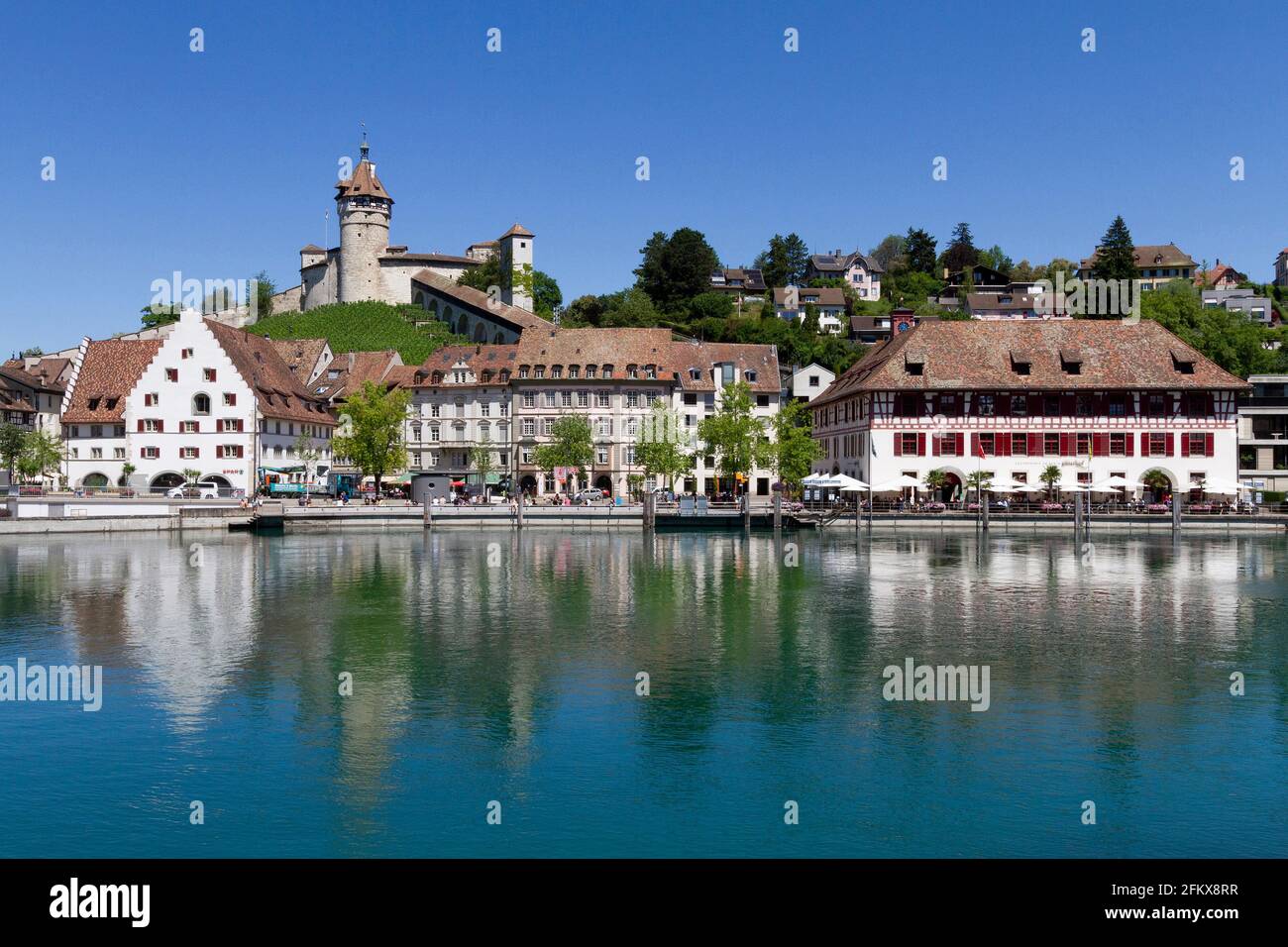 Rhein Mit Blick Auf Die Festung Munot In Schaffhausen, Schweiz Stockfoto