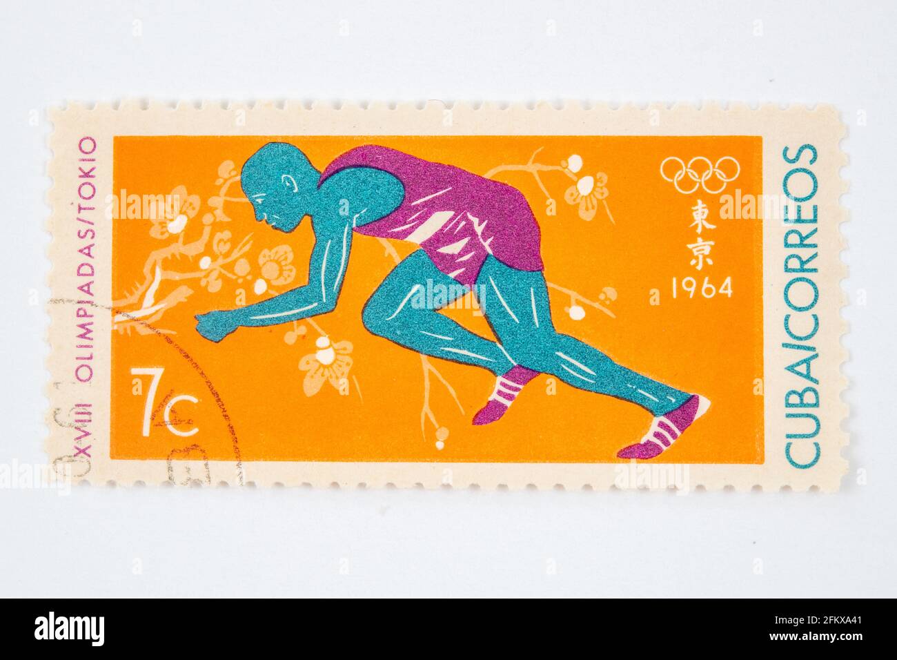 Antike Briefmarke „Cuba Correos“ zum Thema der XVIII Olympischen Spiele in Tokio, Japan, aus der Ausgabe 1964. Stockfoto